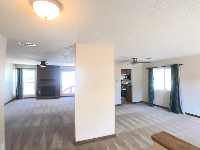 3621 Candlelight Dr NE — Photo 4