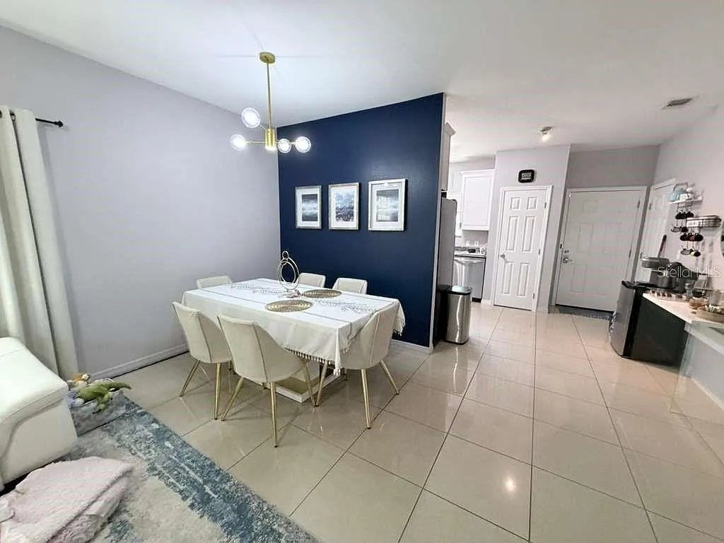 3 bed, 2.0 bath, 1140 sqft, $2,500 — Photo 3