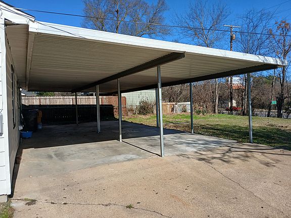 4th image of 2940 Letourneau Dr