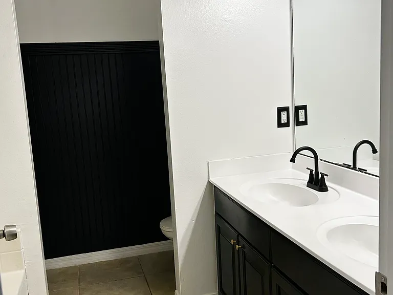 7933 Rex Hill Trl — Photo 10