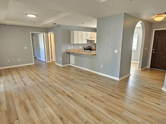 5th image of 8470 Drolet Ave