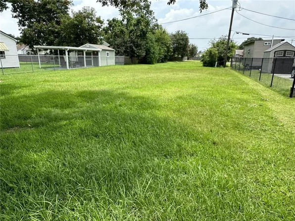 25 Packenham Ave, Chalmette, LA 70043