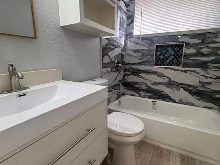 2908 SE 47th St — Photo 4