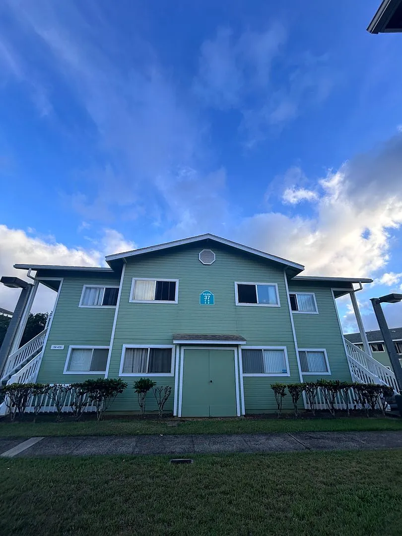 Charming 2-Bedroom Upstairs Condo in Mililani Parkway — Photo 1
