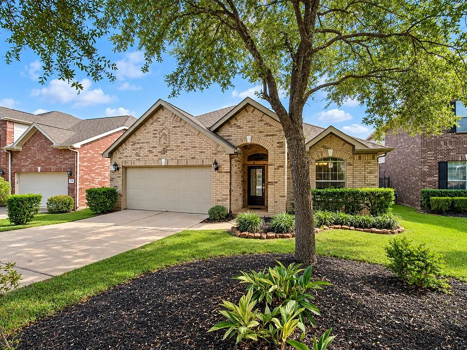 42 Black Swan Ct
