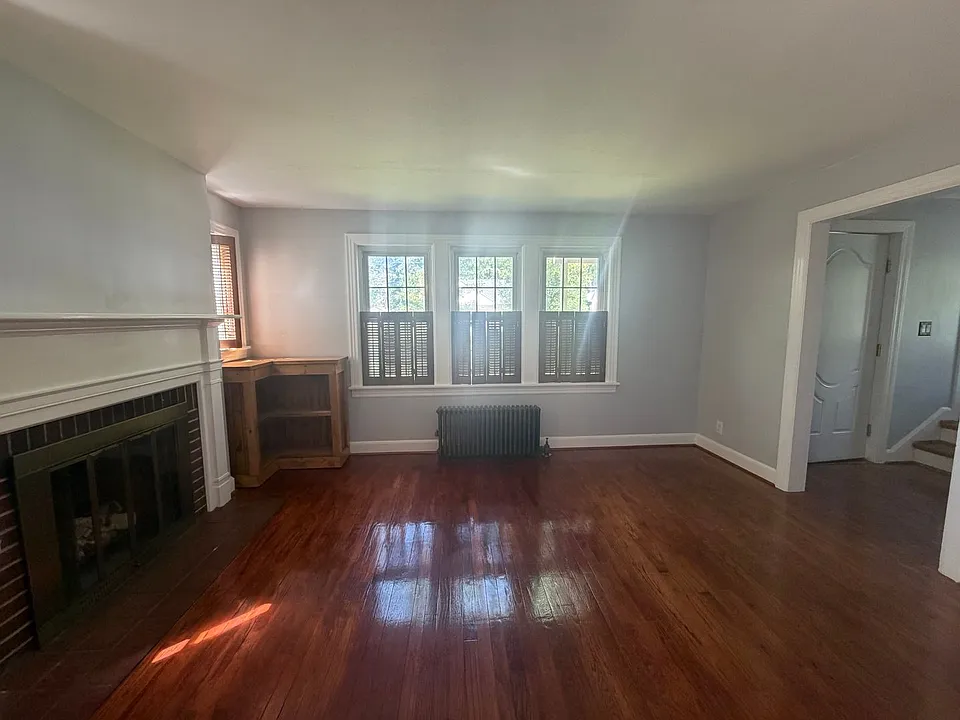 90 Allengate Ave