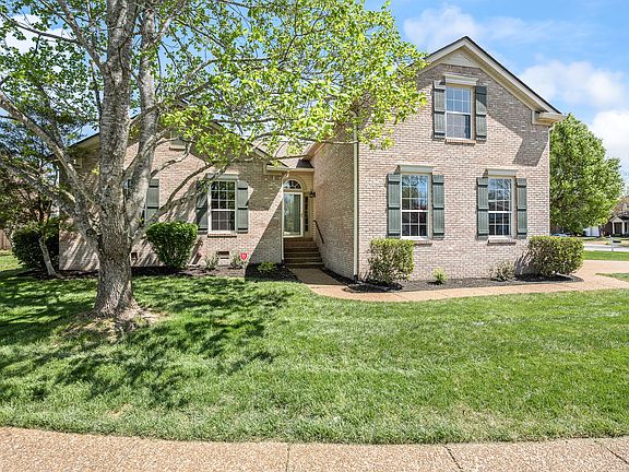 5th image of 421 Essex Park Cir