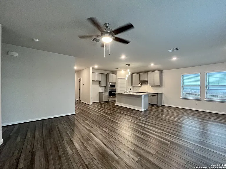 438 Shelton Pass — Photo 10