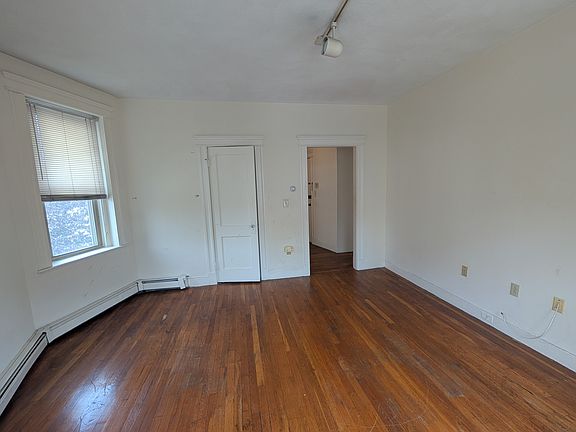 4th image of 15 Colborne Rd APT 12