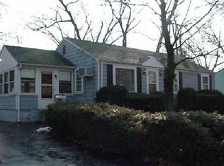 48 Wayne St, Warwick, RI 02889