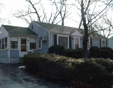 48 Wayne St, Warwick, RI, 02889