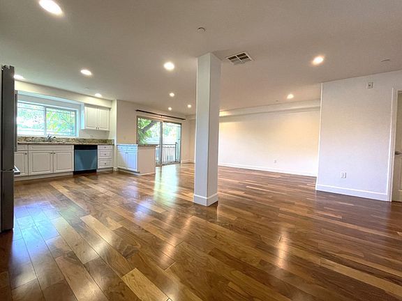 3rd image of 5315 Bellingham Ave Unit 205