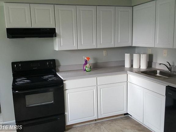 4th image of 648 W 11th St #A