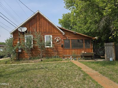 703 1st St E, Dickinson, ND, 58601