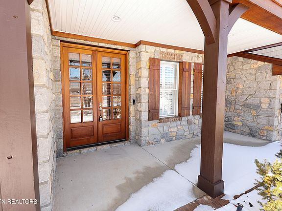 2nd image of 319 Sunny Springs Ln