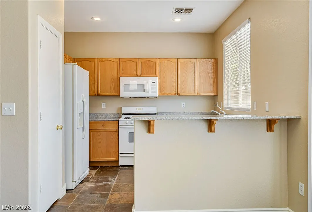 4 bed, 2.5 bath, 2063 sqft, $2,430 — Photo 4