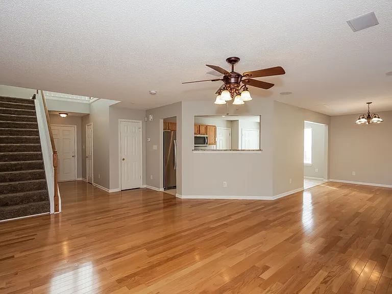 10619 Haddington Dr — Photo 5