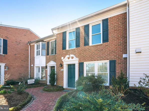 4082 Cherry Hill Rd, Arlington, VA 22207