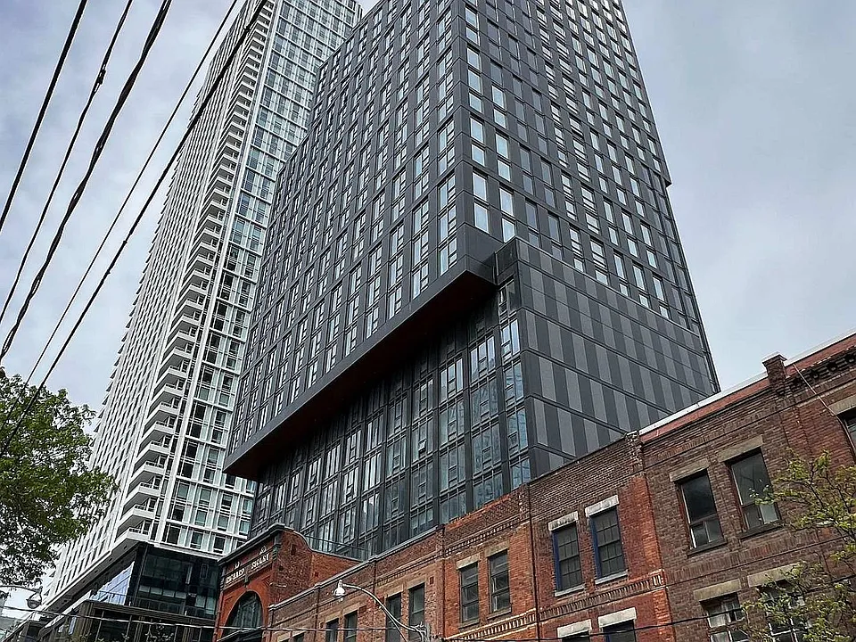 100 Queen St E #1106