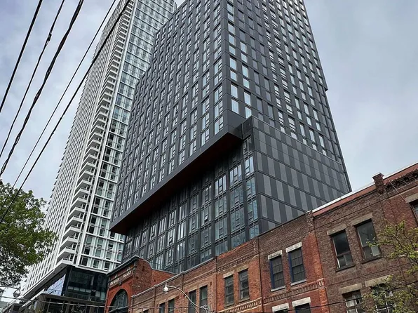100 Queen St E, Toronto, ON
