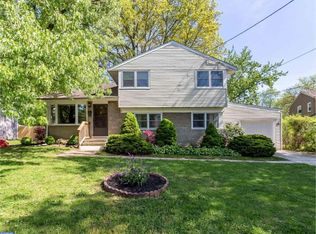 9 Brookmead Dr, Cherry Hill, NJ 08034