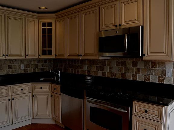 2nd image of 30 Villas Cir