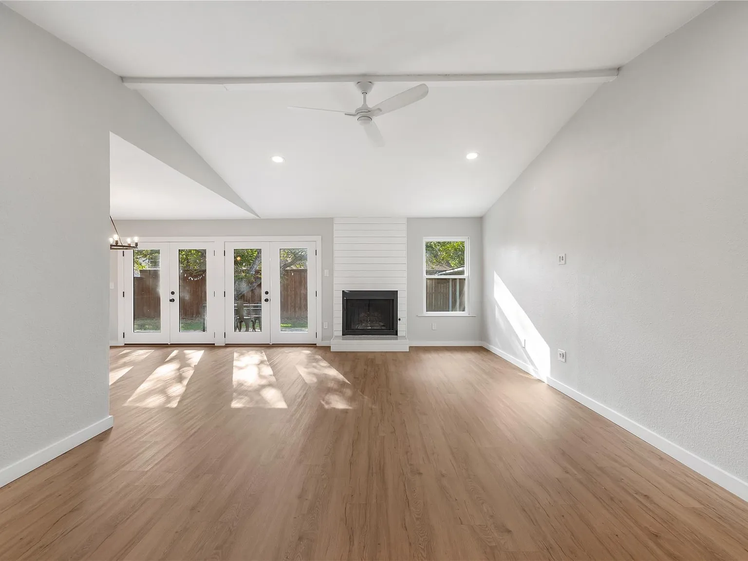 3 bed, 2.0 bath, 1719 sqft, $3,500 — Photo 4
