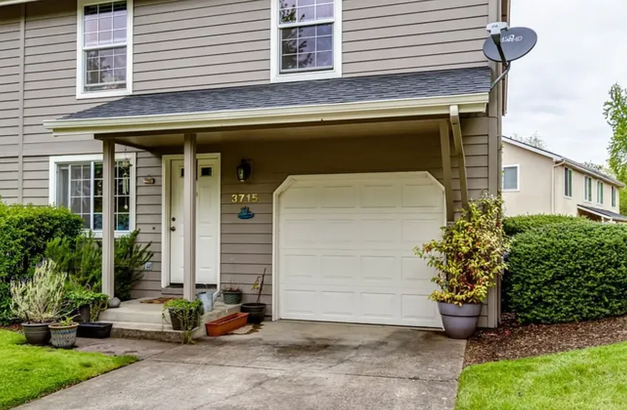 3 bed, 2.5 bath, 1442 sqft, $2,200 — Photo 2