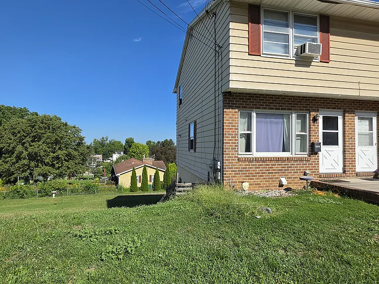 312 N Potomac St — Photo 1