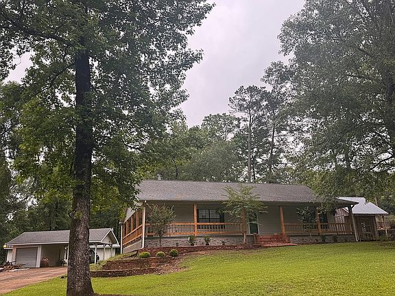 2nd image of 131 Woodcreek Loop