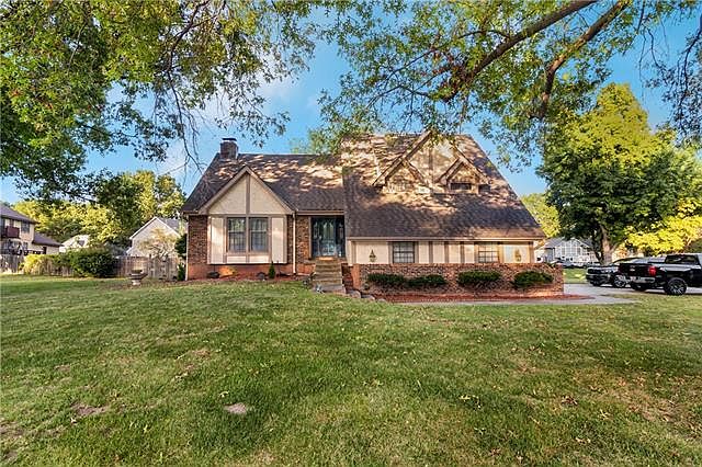 1st image of 2801 Sweet Briar Dr