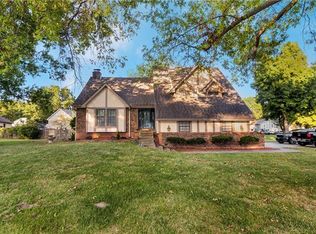 2801 Sweet Briar Dr, Independence, MO 64057