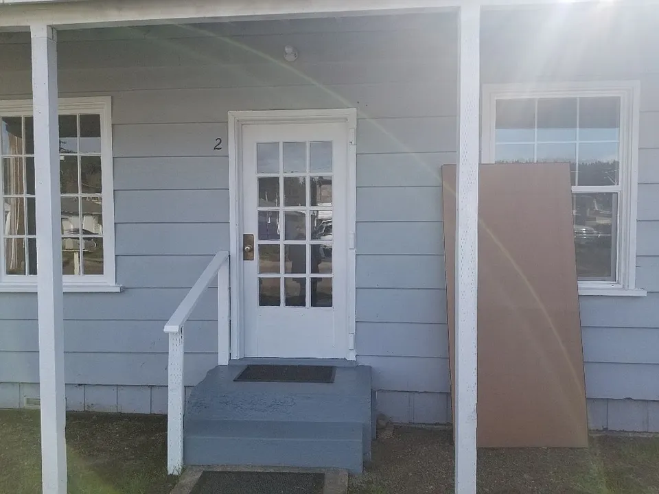 150 E Everett Ave