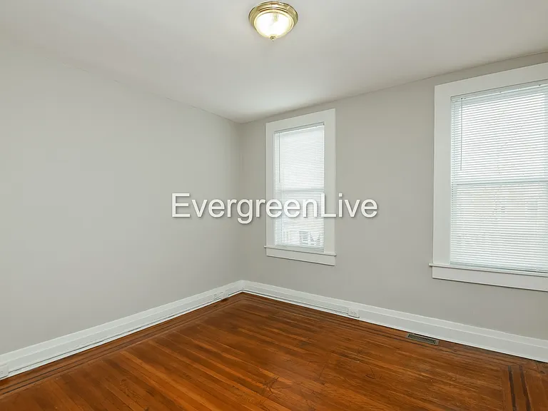 2837 Pelham Ave — Photo 10