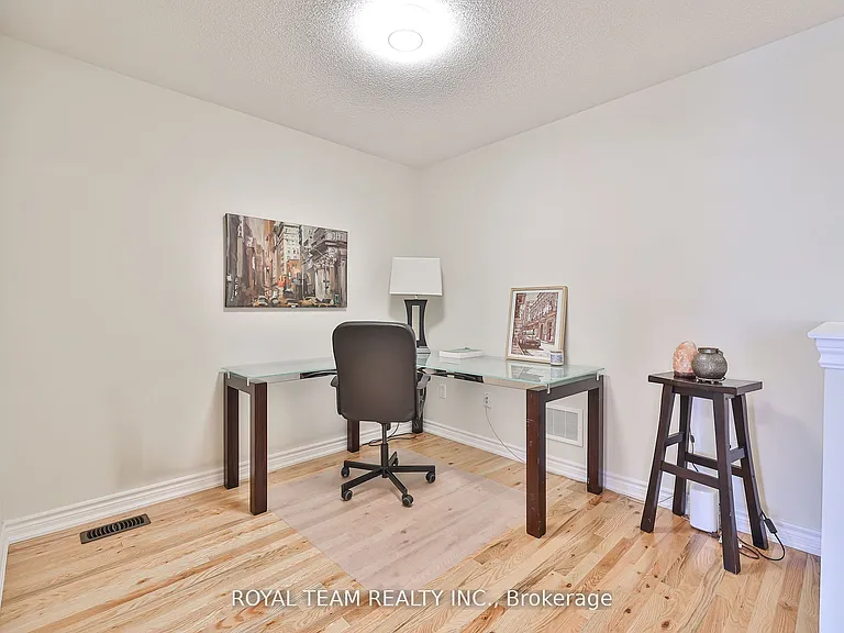 1246 Peelar Cres — Photo 14