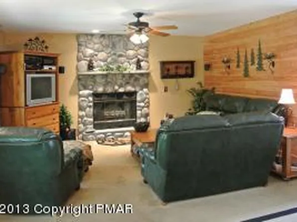 2980 Allegheny Dr, Blakeslee, PA 18610