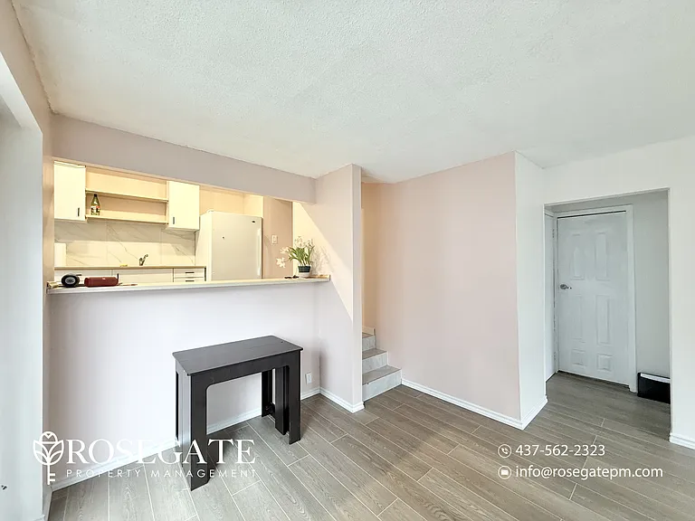 114 Centre St N #B — Photo 7