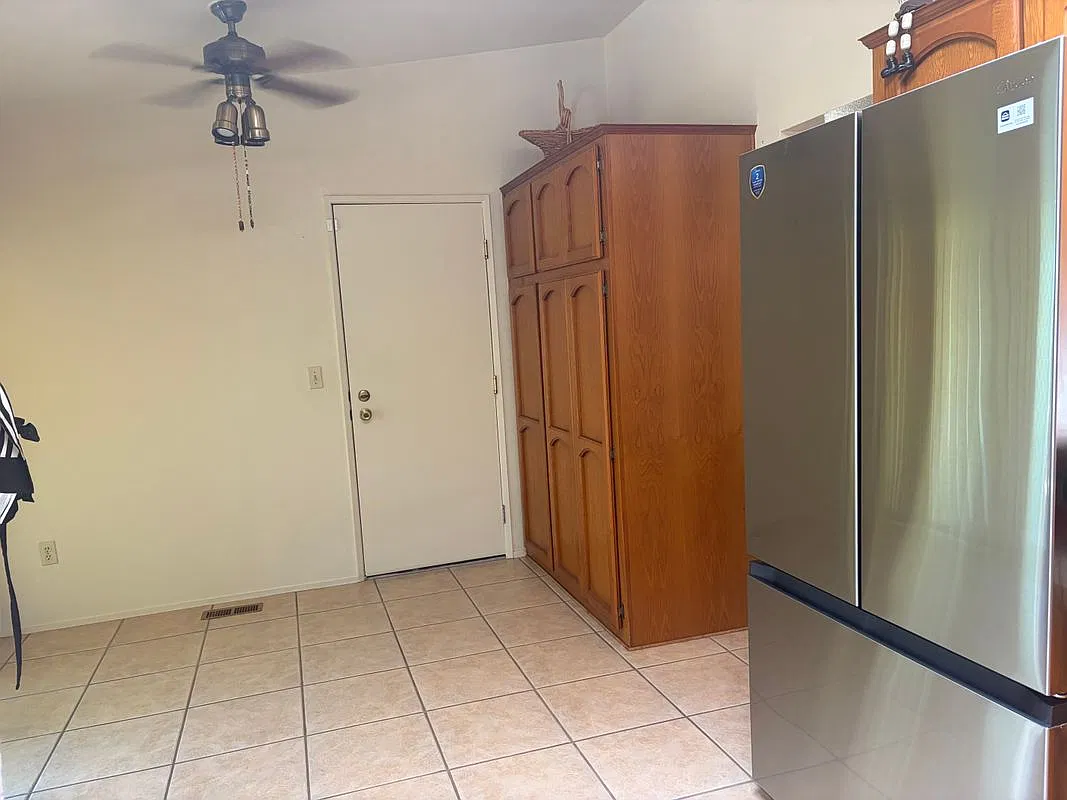 3 bed, 2.0 bath, 2086 sqft, $3,200 — Photo 3