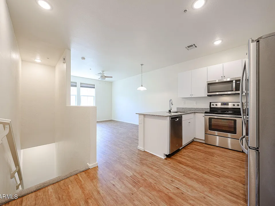 2321 E Hidalgo Ave