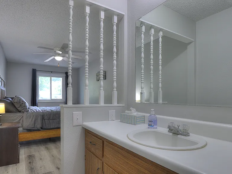 2480 N Graceland Ave #5 — Photo 7