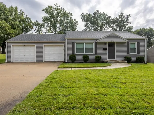 7701 Newton St, Overland Park, KS 66204