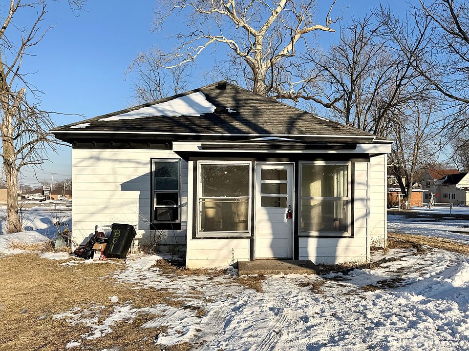 1st image of 301 S Oak St