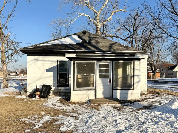 301 S Oak St, Forrest, IL 61741