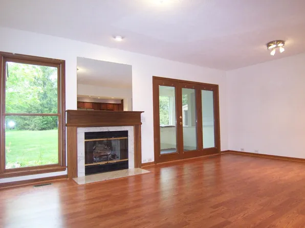 3356 Bent Trail Dr, Ann Arbor, MI 48108