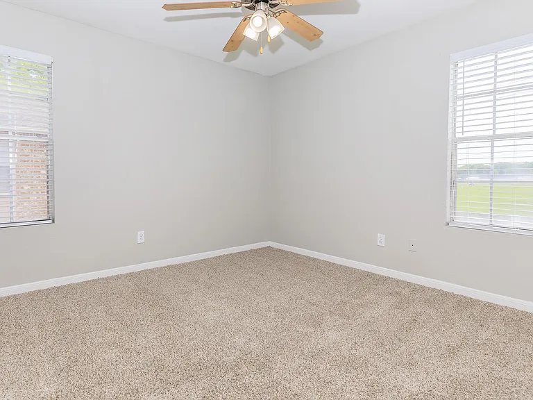 Oak Run Manor — Photo 23