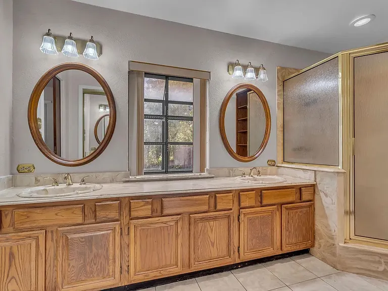 2972 Maydelle Ln — Photo 8