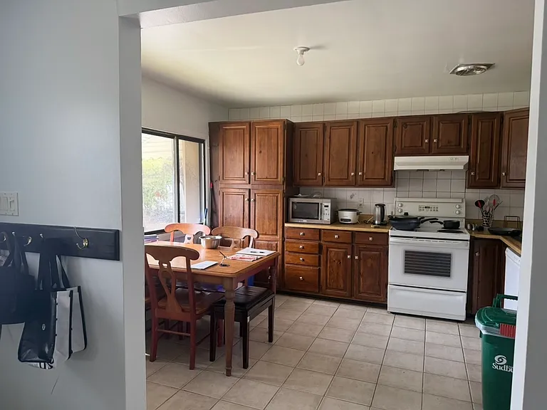 Brenda Dr — Photo 8