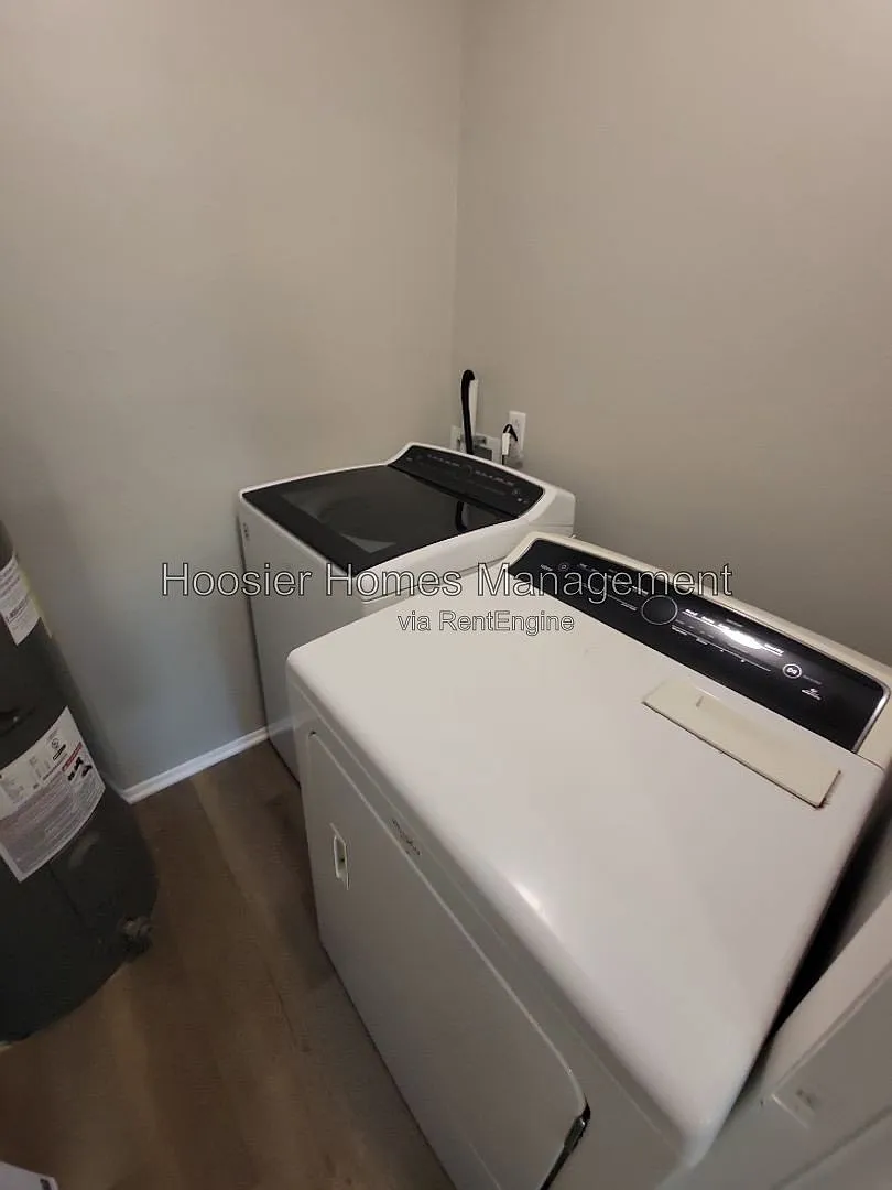 2 bed, 1.0 bath, 828 sqft, $1,300 — Photo 4