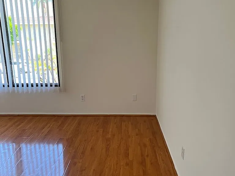 111 S Acacia Ave — Photo 25