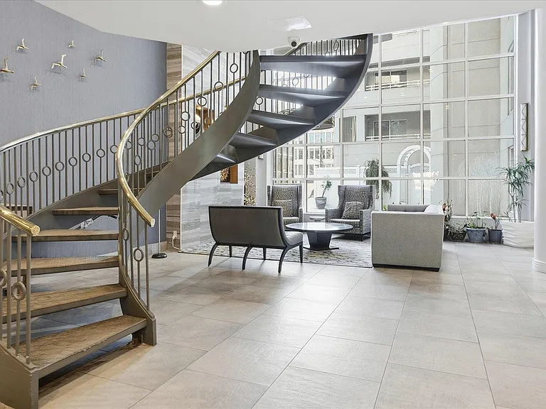 100 Cuttermill Rd #4M — Photo 19